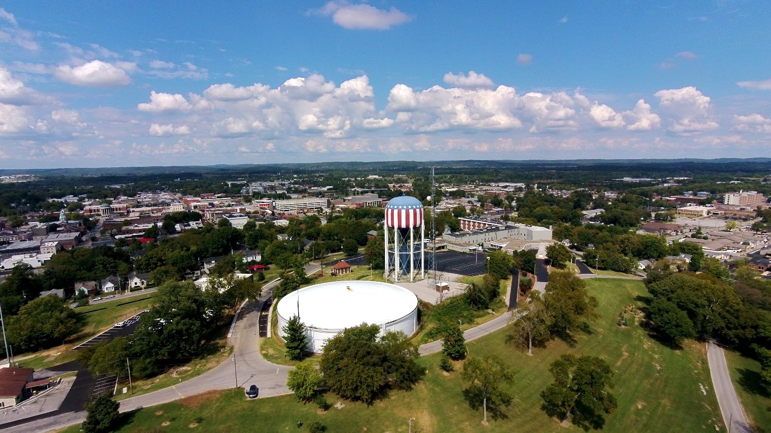 Water Tower_Small Town skyline Kentucky_iStock-519643277-1
