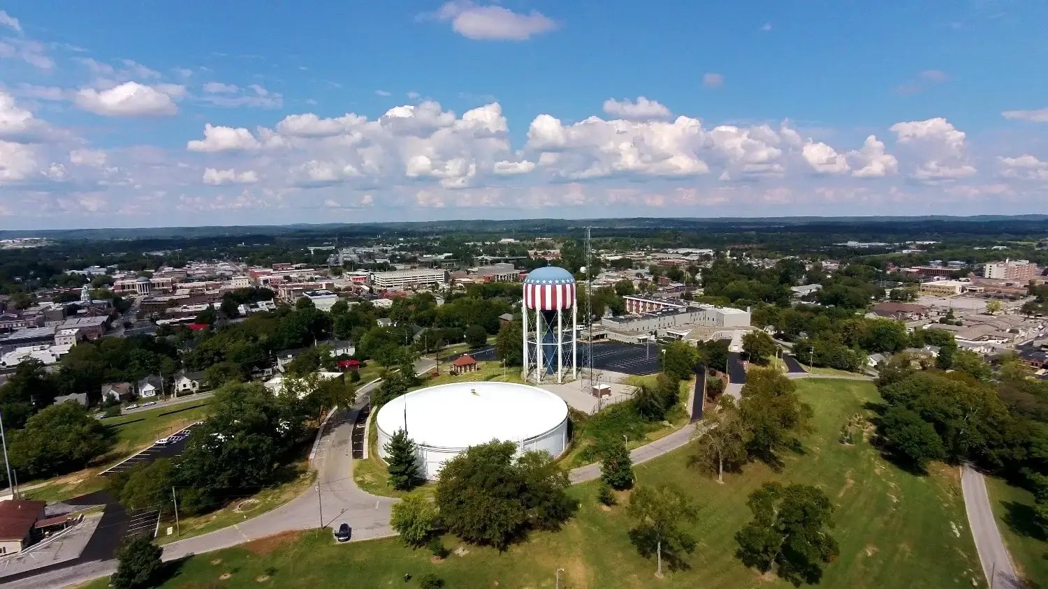 Water Tower_Small Town skyline Kentucky_iStock-519643277-1